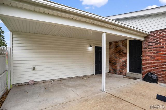 912 Cheri Heights Court, St Louis, MO 63135