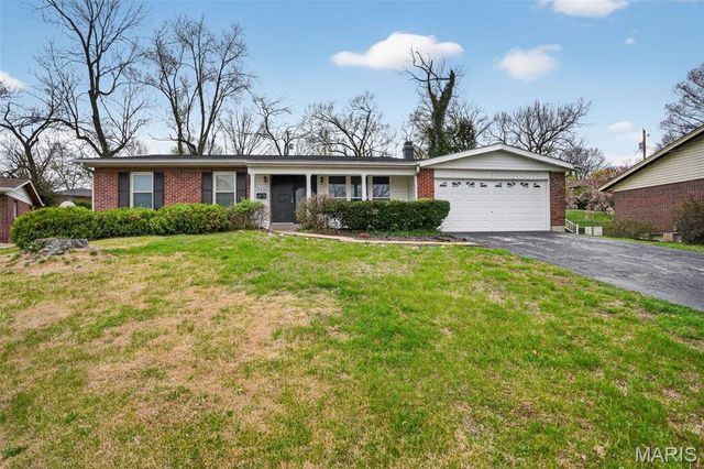 912 Cheri Heights Court, St Louis, MO 63135