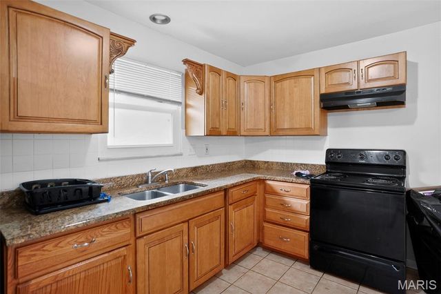 912 Cheri Heights Court, St Louis, MO 63135