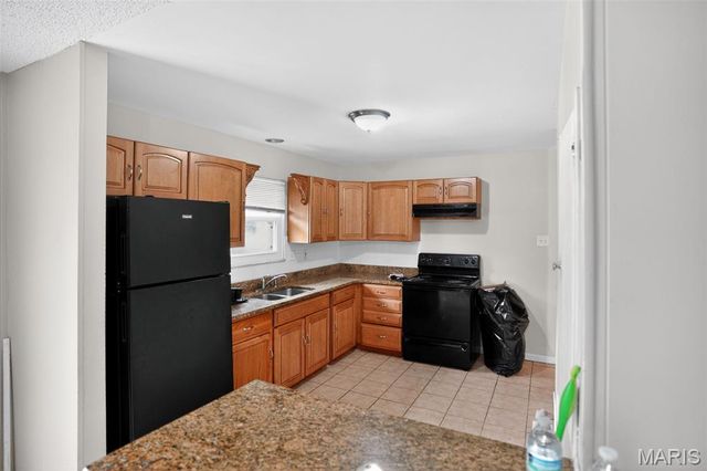 912 Cheri Heights Court, St Louis, MO 63135