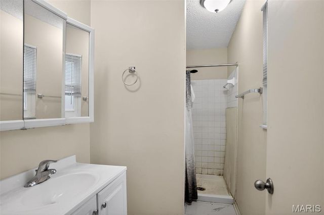 912 Cheri Heights Court, St Louis, MO 63135