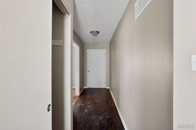 912 Cheri Heights Court, St Louis, MO 63135