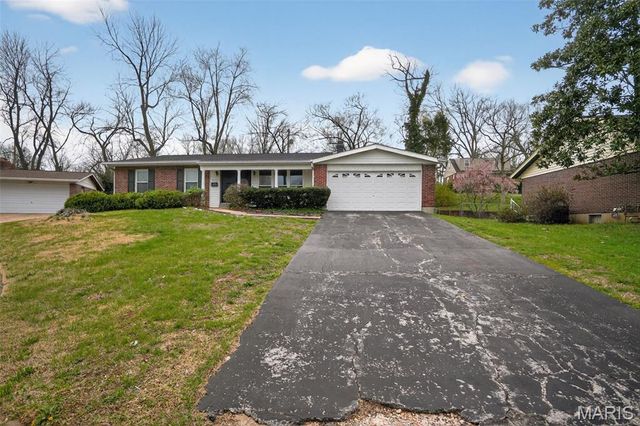 912 Cheri Heights Court, St Louis, MO 63135