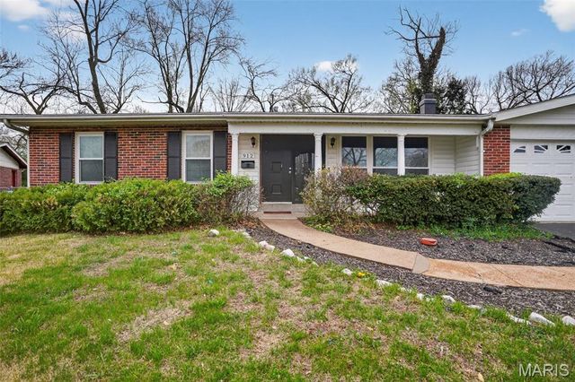 912 Cheri Heights Court, St Louis, MO 63135