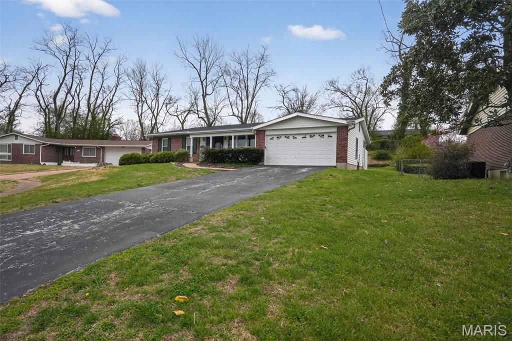 912 Cheri Heights Court, St Louis, MO 63135