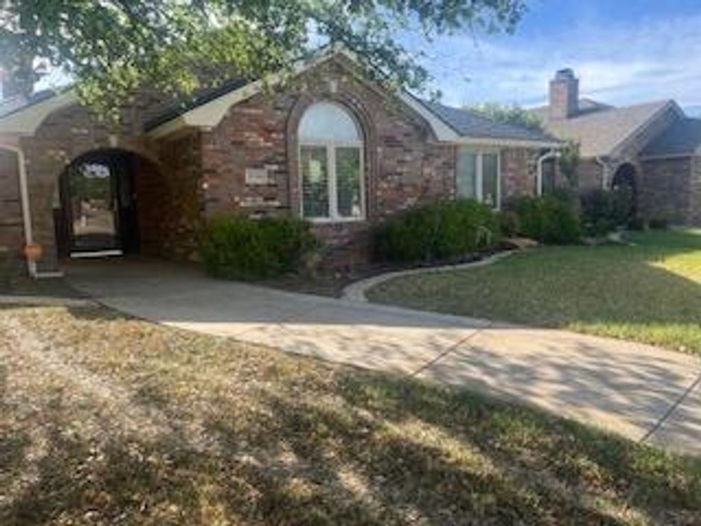 10306 Vicksburg Avenue, Lubbock, TX 79424