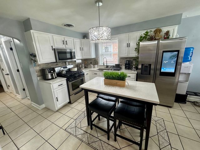 10806 S Avenue O, Chicago, IL 60617