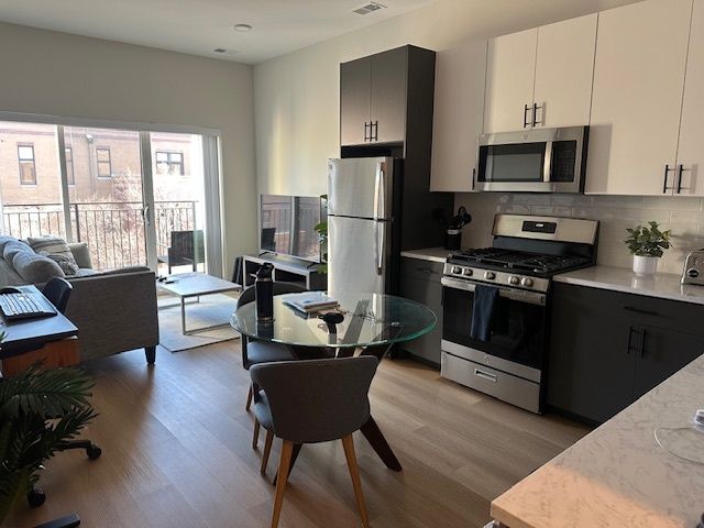 3204 N Clifton Avenue 406, Chicago, IL 60657