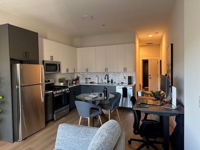 3204 N Clifton Avenue 406, Chicago, IL 60657