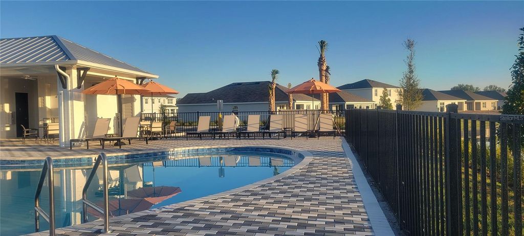 Image 5 of property listing at 10916 37TH AVENUE E, Palmetto, FL 34221