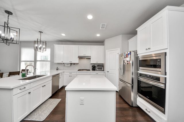 2410 Manor Valley Lane, Sienna Plantation, TX 77459