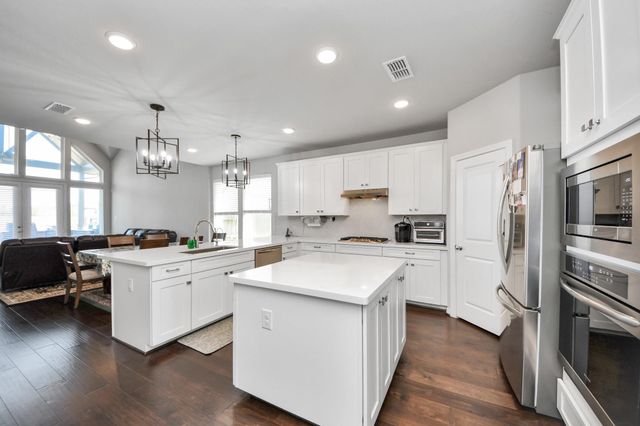 2410 Manor Valley Lane, Sienna Plantation, TX 77459