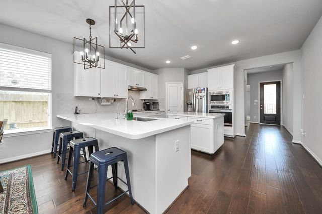 2410 Manor Valley Lane, Sienna Plantation, TX 77459