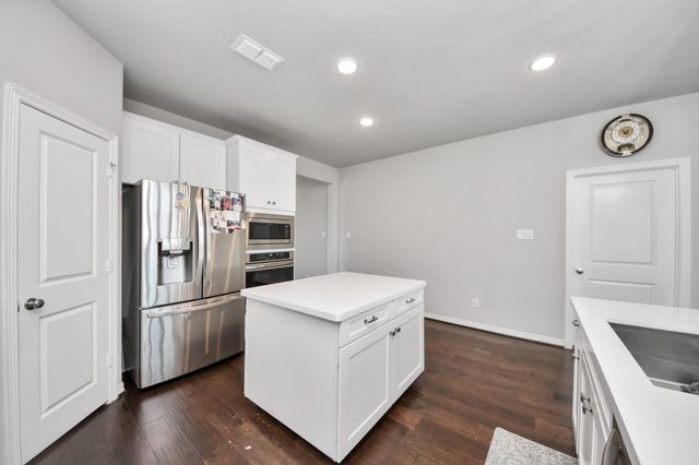 2410 Manor Valley Lane, Sienna Plantation, TX 77459