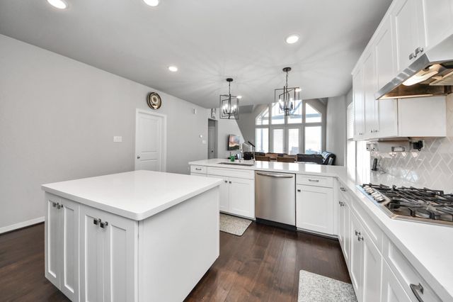 2410 Manor Valley Lane, Sienna Plantation, TX 77459