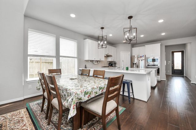 2410 Manor Valley Lane, Sienna Plantation, TX 77459