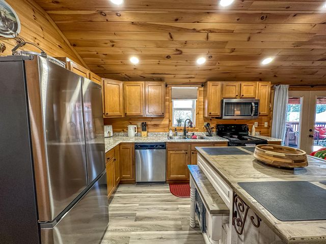 470 Laurel Lake Resort Road, Corbin, KY 40701