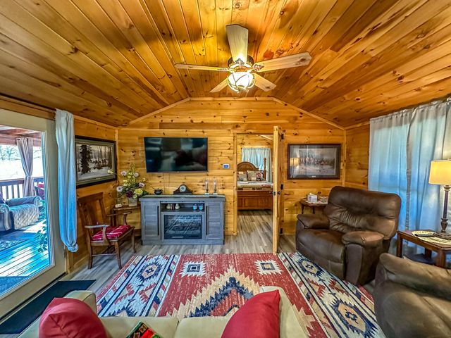 470 Laurel Lake Resort Road, Corbin, KY 40701