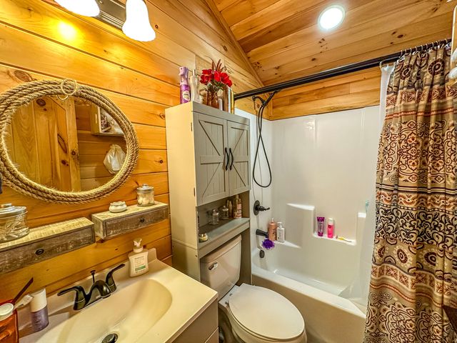 470 Laurel Lake Resort Road, Corbin, KY 40701