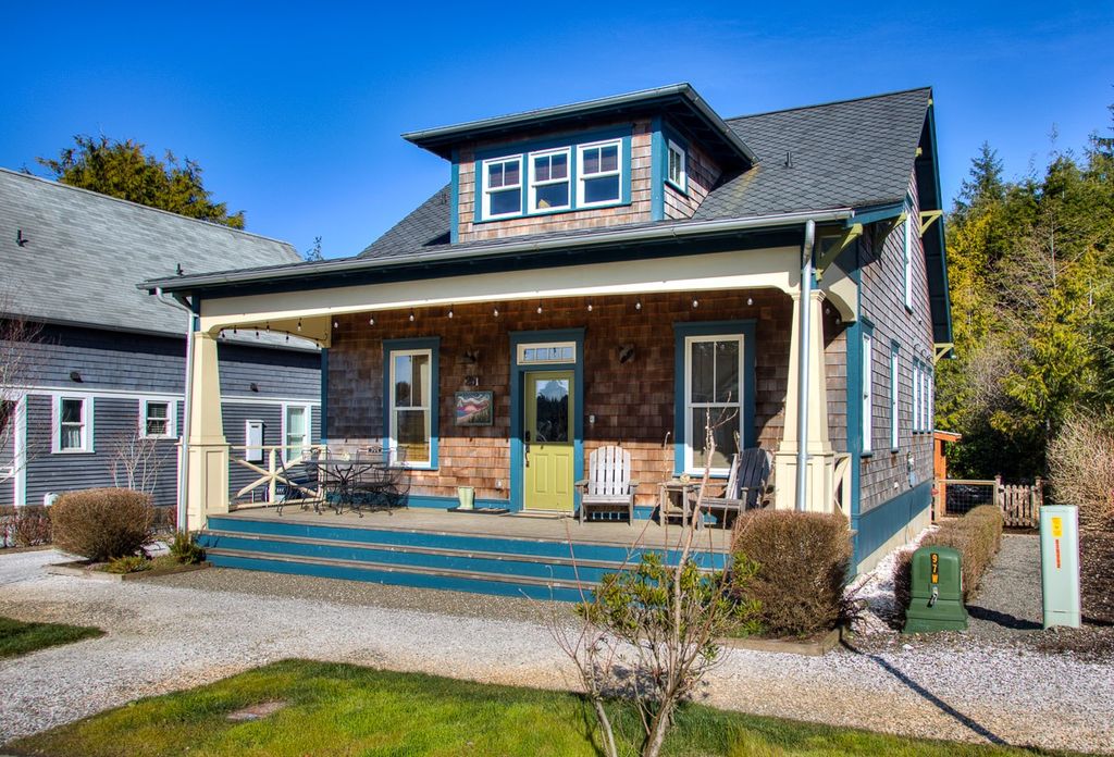 251 Meriweather Street, Pacific Beach, WA 98571