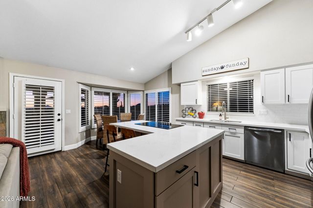 4324 N RANIER Circle, Mesa, AZ 85215