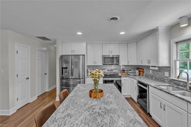 209 Oak Point DR, Yorktown, VA 23692
