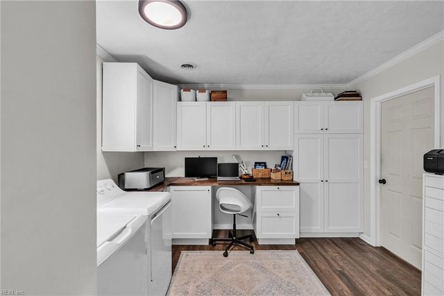 209 Oak Point DR, Yorktown, VA 23692