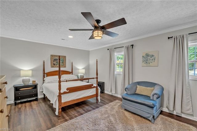 209 Oak Point DR, Yorktown, VA 23692