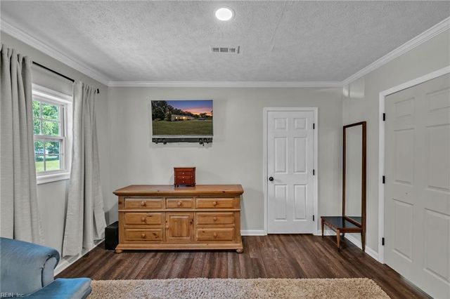 209 Oak Point DR, Yorktown, VA 23692