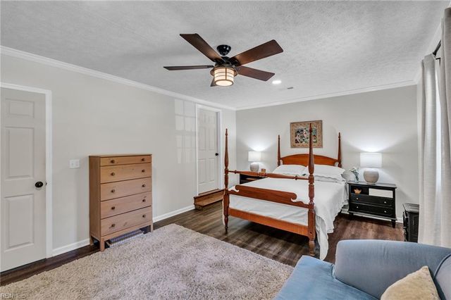 209 Oak Point DR, Yorktown, VA 23692