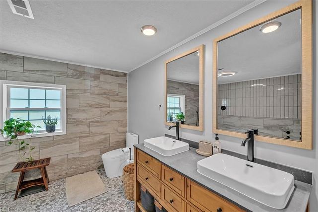 209 Oak Point DR, Yorktown, VA 23692