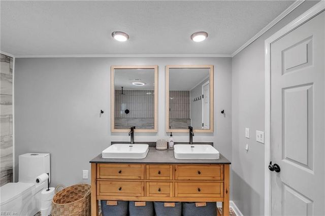 209 Oak Point DR, Yorktown, VA 23692