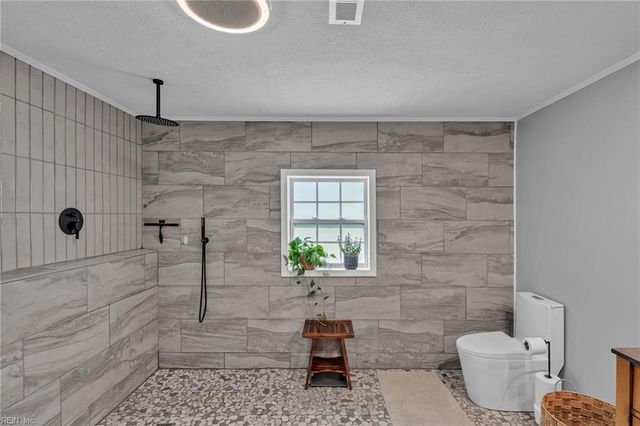 209 Oak Point DR, Yorktown, VA 23692