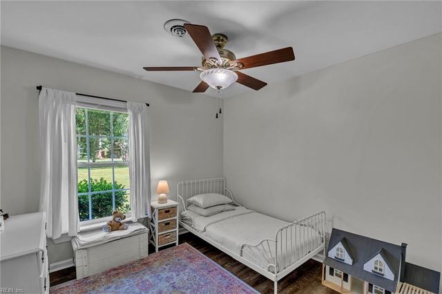 209 Oak Point DR, Yorktown, VA 23692