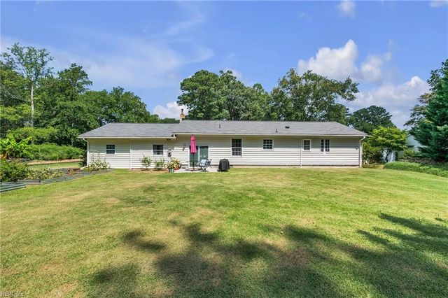 209 Oak Point DR, Yorktown, VA 23692