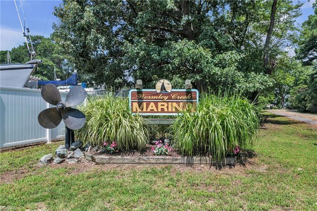209 Oak Point DR, Yorktown, VA 23692