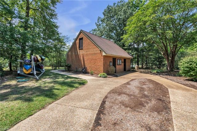 209 Oak Point DR, Yorktown, VA 23692