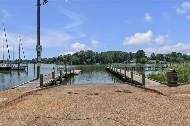 209 Oak Point DR, Yorktown, VA 23692