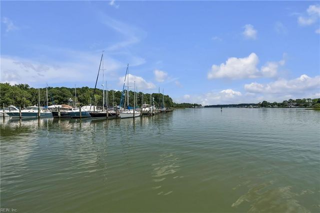209 Oak Point DR, Yorktown, VA 23692
