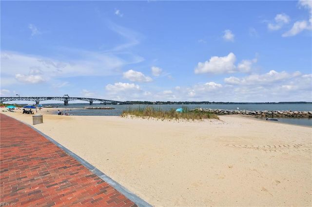 209 Oak Point DR, Yorktown, VA 23692
