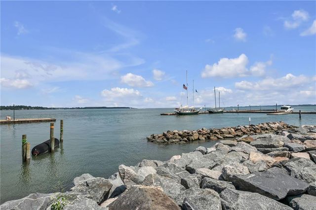 209 Oak Point DR, Yorktown, VA 23692