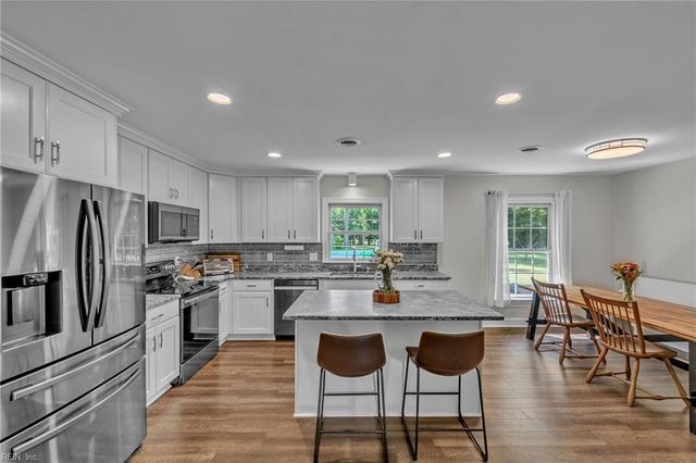 209 Oak Point DR, Yorktown, VA 23692