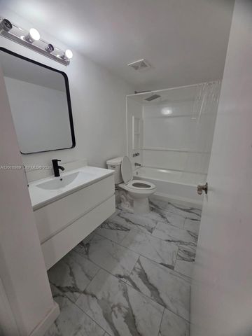 14961 SW 82nd Ln 21-104, Miami, FL 33193