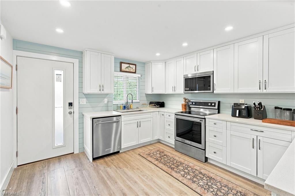 1417 Chesapeake AVE 106, NAPLES, FL 34102 — photo 5