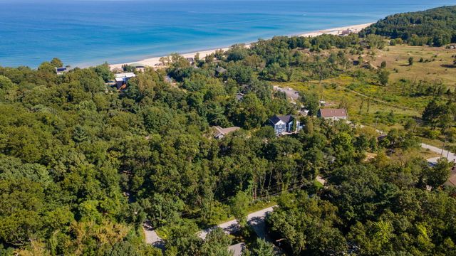 652 Bote Drive, Porter, IN 46304