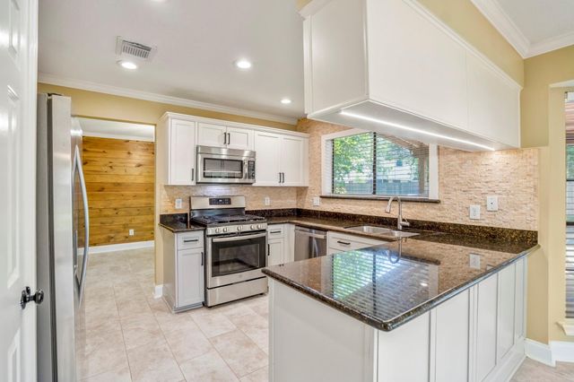 807 Noble Springs Road, Houston, TX 77062