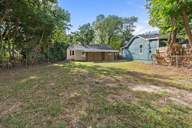 2036 N Pickwick Avenue, Springfield, MO 65803
