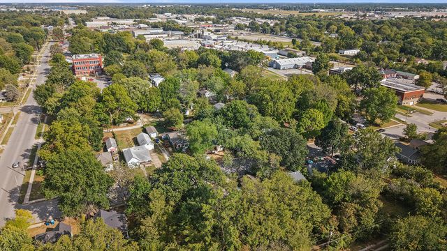 2036 N Pickwick Avenue, Springfield, MO 65803