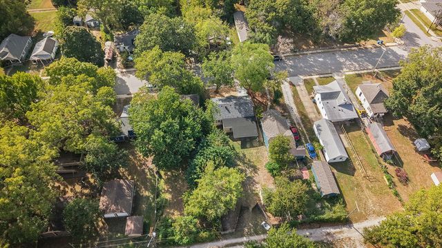 2036 N Pickwick Avenue, Springfield, MO 65803