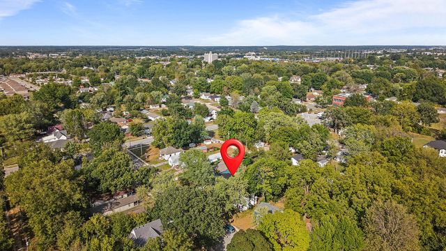 2036 N Pickwick Avenue, Springfield, MO 65803